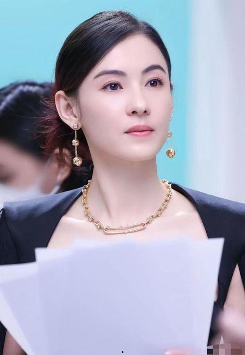 最新娱乐圈新闻爆料文,明星恋情曝光,幕后真相令人震惊! 第3张 最新娱乐圈新闻爆料文,明星恋情曝光,幕后真相令人震惊! 第3张